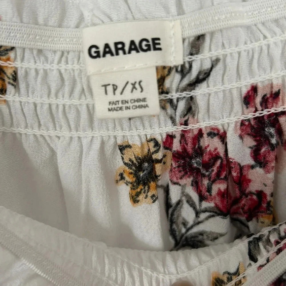 Garage floral white crop shirt size XS short flutter sleeve top off shoulder top - Picture 3 of 4